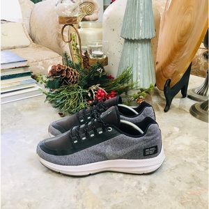 Nike Zoom Winflo 5 Run Shield Women’s Shoes Size 8 Black Grey AO1573-001